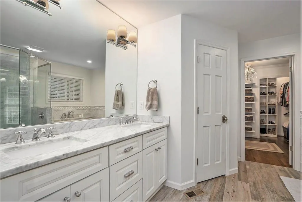 7025 Hunters Branch Drive, Sandy Springs, Georgia 30328, 3 Bedrooms Bedrooms, ,3 BathroomsBathrooms,Residential,Sold,7025 Hunters Branch Drive,7460915