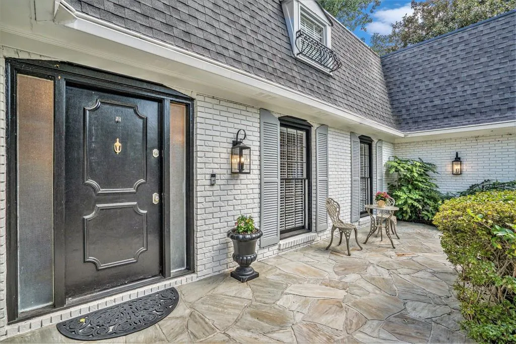 7025 Hunters Branch Drive, Sandy Springs, Georgia 30328, 3 Bedrooms Bedrooms, ,3 BathroomsBathrooms,Residential,Sold,7025 Hunters Branch Drive,7460915