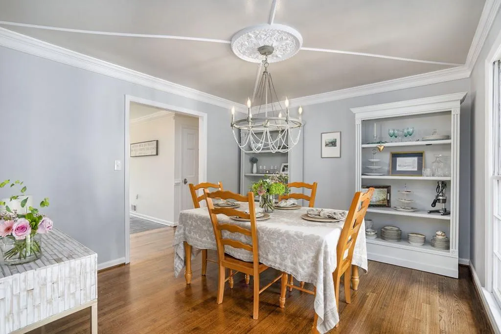 7025 Hunters Branch Drive, Sandy Springs, Georgia 30328, 3 Bedrooms Bedrooms, ,3 BathroomsBathrooms,Residential,Sold,7025 Hunters Branch Drive,7460915