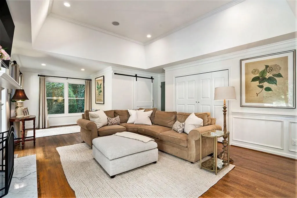 7025 Hunters Branch Drive, Sandy Springs, Georgia 30328, 3 Bedrooms Bedrooms, ,3 BathroomsBathrooms,Residential,Sold,7025 Hunters Branch Drive,7460915