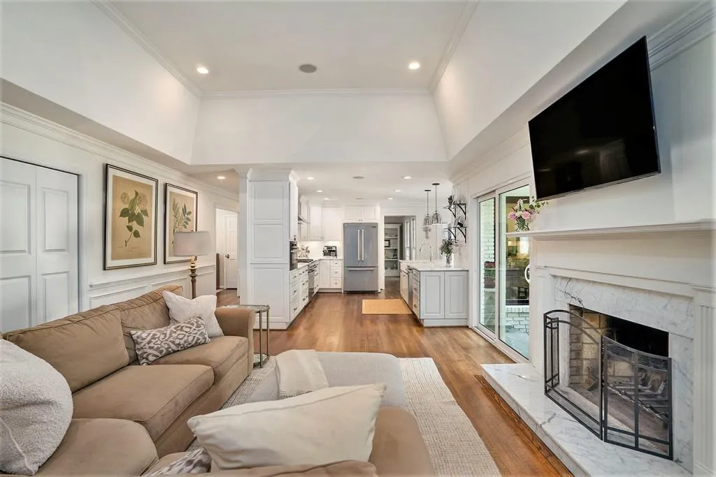 7025 Hunters Branch Drive, Sandy Springs, Georgia 30328, 3 Bedrooms Bedrooms, ,3 BathroomsBathrooms,Residential,Sold,7025 Hunters Branch Drive,7460915