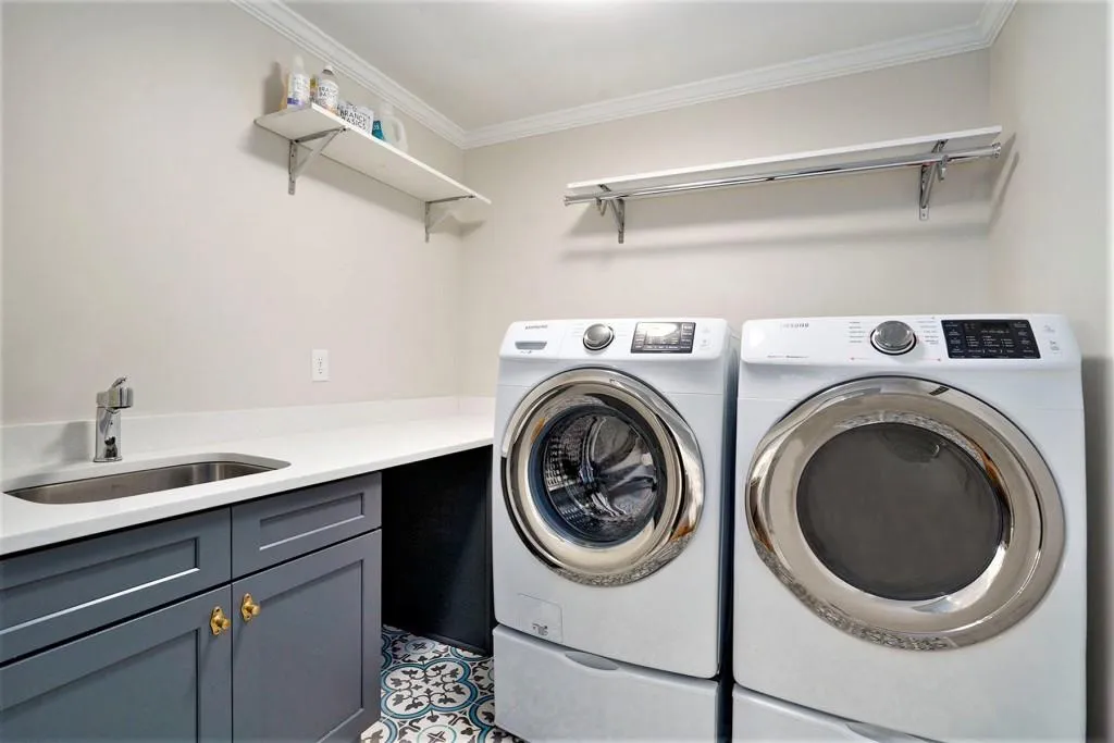 7025 Hunters Branch Drive, Sandy Springs, Georgia 30328, 3 Bedrooms Bedrooms, ,3 BathroomsBathrooms,Residential,Sold,7025 Hunters Branch Drive,7460915