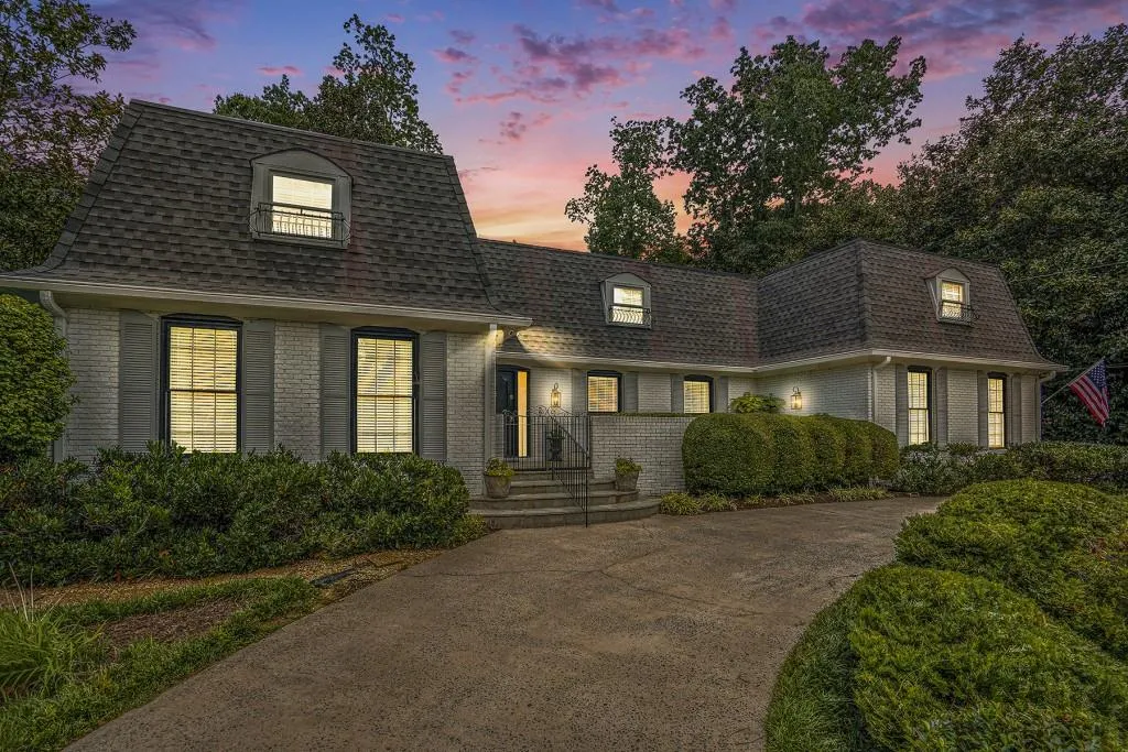 7025 Hunters Branch Drive, Sandy Springs, Georgia 30328, 3 Bedrooms Bedrooms, ,3 BathroomsBathrooms,Residential,Sold,7025 Hunters Branch Drive,7460915