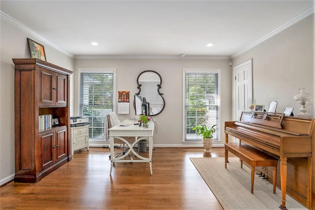 7025 Hunters Branch Drive, Sandy Springs, Georgia 30328, 3 Bedrooms Bedrooms, ,3 BathroomsBathrooms,Residential,Sold,7025 Hunters Branch Drive,7460915