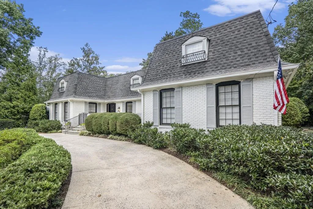 7025 Hunters Branch Drive, Sandy Springs, Georgia 30328, 3 Bedrooms Bedrooms, ,3 BathroomsBathrooms,Residential,Sold,7025 Hunters Branch Drive,7460915