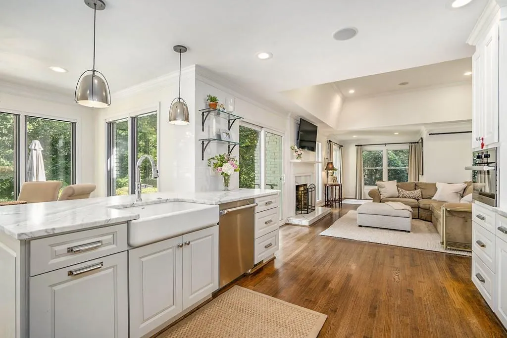 7025 Hunters Branch Drive, Sandy Springs, Georgia 30328, 3 Bedrooms Bedrooms, ,3 BathroomsBathrooms,Residential,Sold,7025 Hunters Branch Drive,7460915