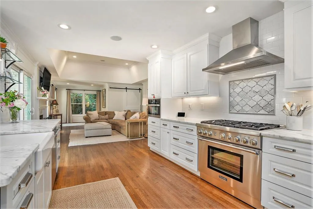 7025 Hunters Branch Drive, Sandy Springs, Georgia 30328, 3 Bedrooms Bedrooms, ,3 BathroomsBathrooms,Residential,Sold,7025 Hunters Branch Drive,7460915