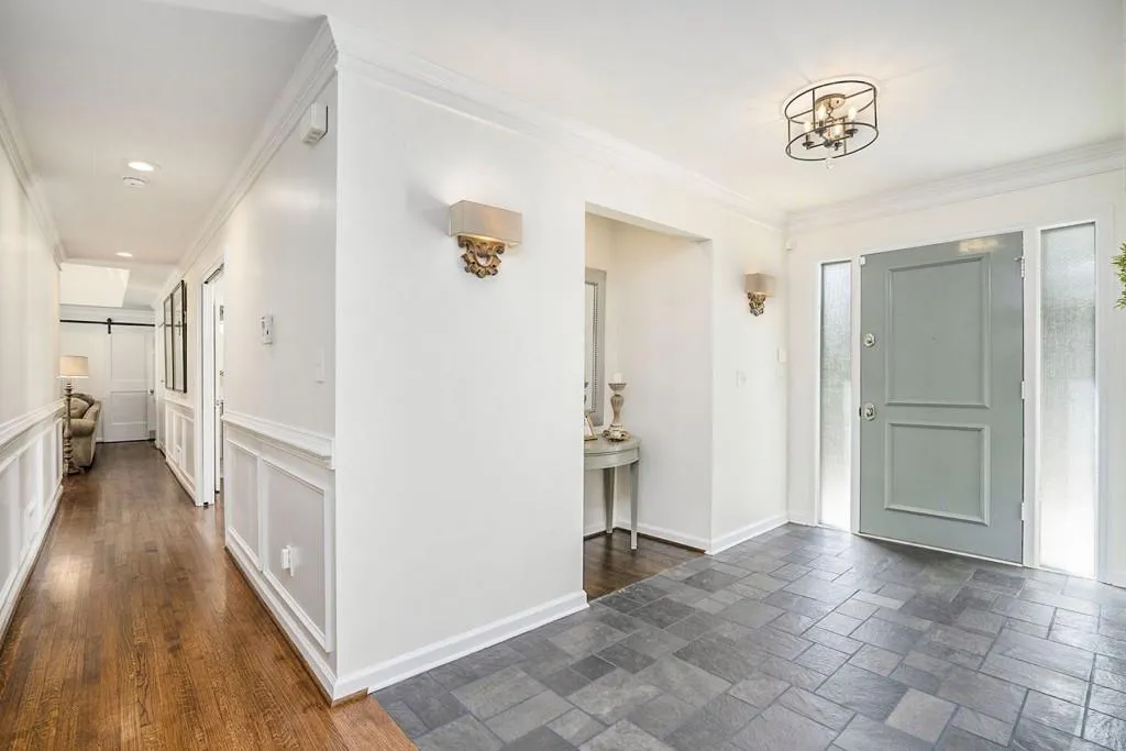 7025 Hunters Branch Drive, Sandy Springs, Georgia 30328, 3 Bedrooms Bedrooms, ,3 BathroomsBathrooms,Residential,Sold,7025 Hunters Branch Drive,7460915