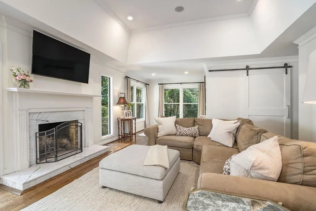 7025 Hunters Branch Drive, Sandy Springs, Georgia 30328, 3 Bedrooms Bedrooms, ,3 BathroomsBathrooms,Residential,Sold,7025 Hunters Branch Drive,7460915