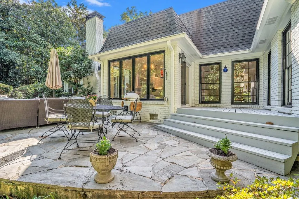 7025 Hunters Branch Drive, Sandy Springs, Georgia 30328, 3 Bedrooms Bedrooms, ,3 BathroomsBathrooms,Residential,Sold,7025 Hunters Branch Drive,7460915