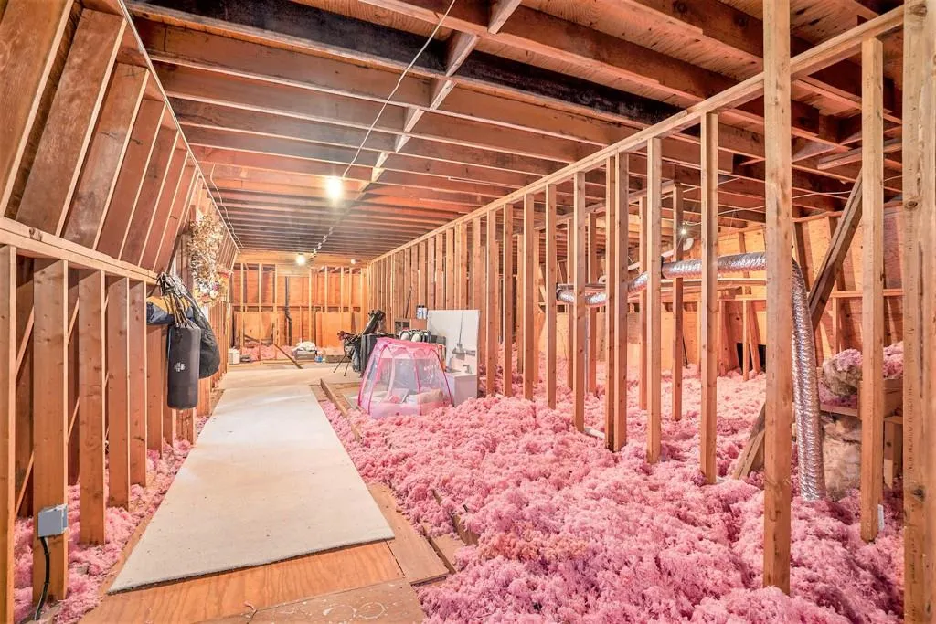 7025 Hunters Branch Drive, Sandy Springs, Georgia 30328, 3 Bedrooms Bedrooms, ,3 BathroomsBathrooms,Residential,Sold,7025 Hunters Branch Drive,7460915