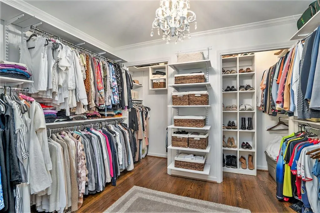 7025 Hunters Branch Drive, Sandy Springs, Georgia 30328, 3 Bedrooms Bedrooms, ,3 BathroomsBathrooms,Residential,Sold,7025 Hunters Branch Drive,7460915