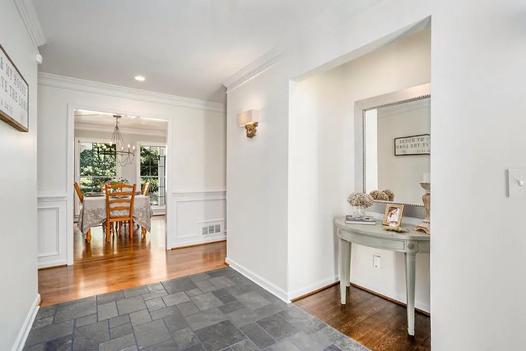 7025 Hunters Branch Drive, Sandy Springs, Georgia 30328, 3 Bedrooms Bedrooms, ,3 BathroomsBathrooms,Residential,Sold,7025 Hunters Branch Drive,7460915