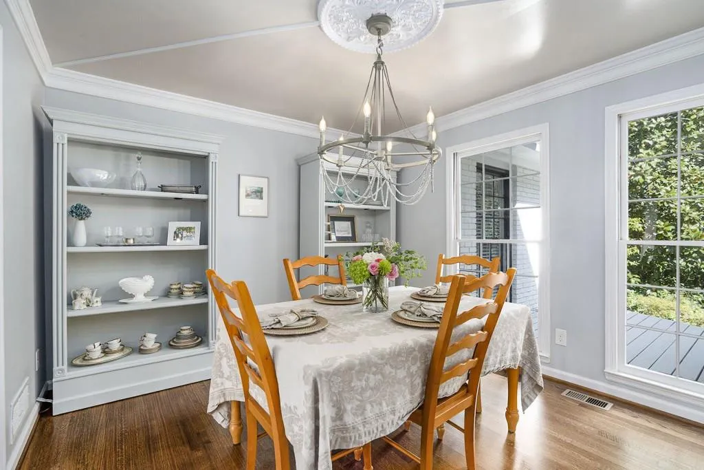 7025 Hunters Branch Drive, Sandy Springs, Georgia 30328, 3 Bedrooms Bedrooms, ,3 BathroomsBathrooms,Residential,Sold,7025 Hunters Branch Drive,7460915