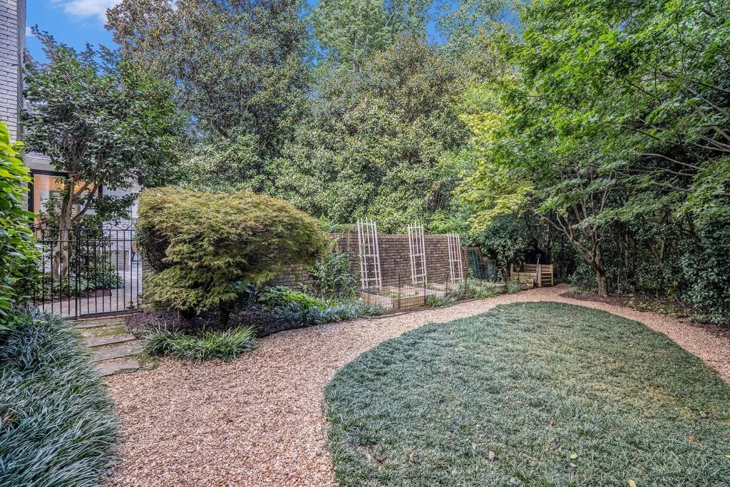 7025 Hunters Branch Drive, Sandy Springs, Georgia 30328, 3 Bedrooms Bedrooms, ,3 BathroomsBathrooms,Residential,Sold,7025 Hunters Branch Drive,7460915