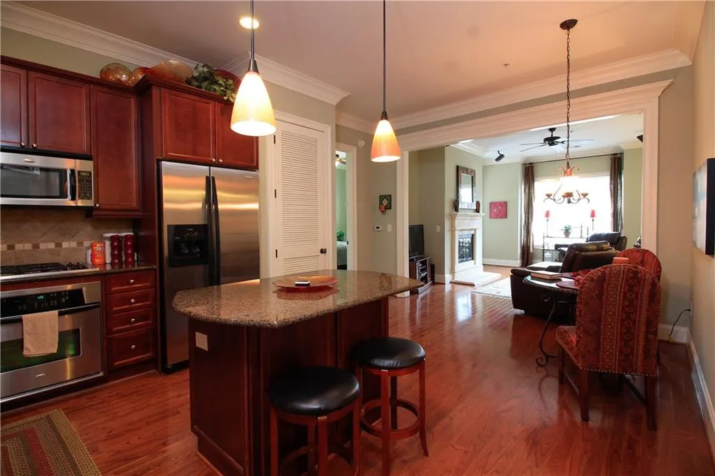 3635 E Paces Circle Ne Unit 1414, Atlanta, Georgia 30326, 2 Bedrooms Bedrooms, ,2 BathroomsBathrooms,Residential,Sold,3635 E Paces Circle Ne Unit 1414,5698835