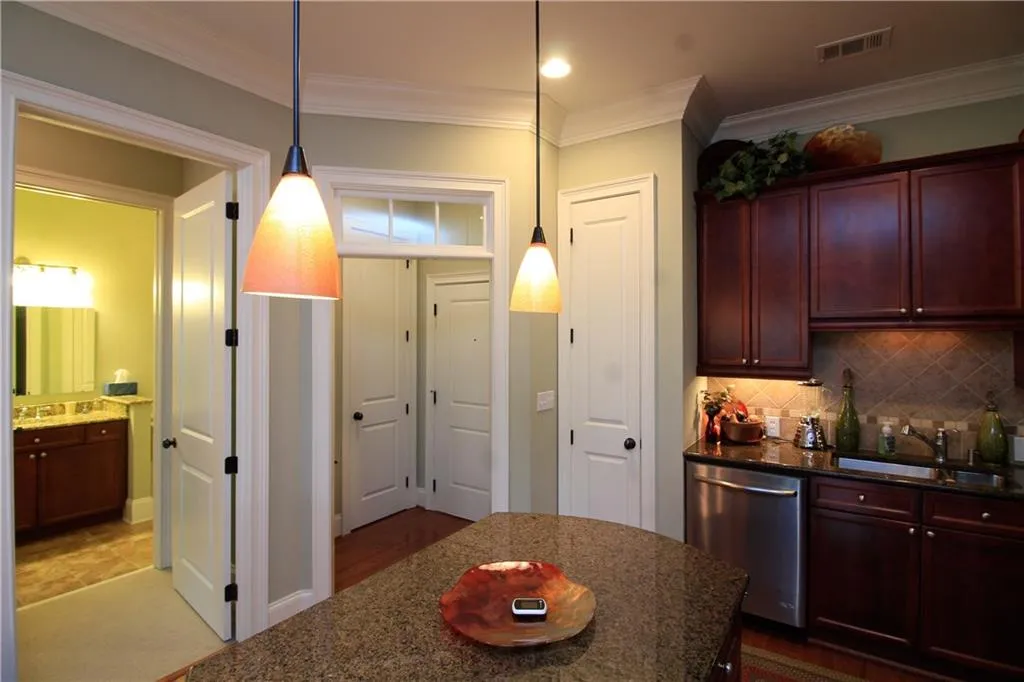 3635 E Paces Circle Ne Unit 1414, Atlanta, Georgia 30326, 2 Bedrooms Bedrooms, ,2 BathroomsBathrooms,Residential,Sold,3635 E Paces Circle Ne Unit 1414,5698835