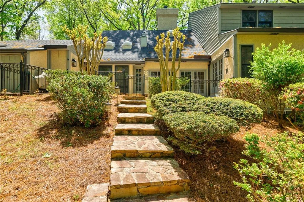 1605 Saddle Ridge Way, Sandy Springs, Georgia 30350, 5 Bedrooms Bedrooms, ,4 BathroomsBathrooms,Residential,Sold,1605 Saddle Ridge Way,7036699