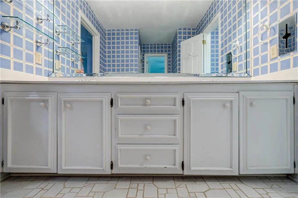 1605 Saddle Ridge Way, Sandy Springs, Georgia 30350, 5 Bedrooms Bedrooms, ,4 BathroomsBathrooms,Residential,Sold,1605 Saddle Ridge Way,7036699