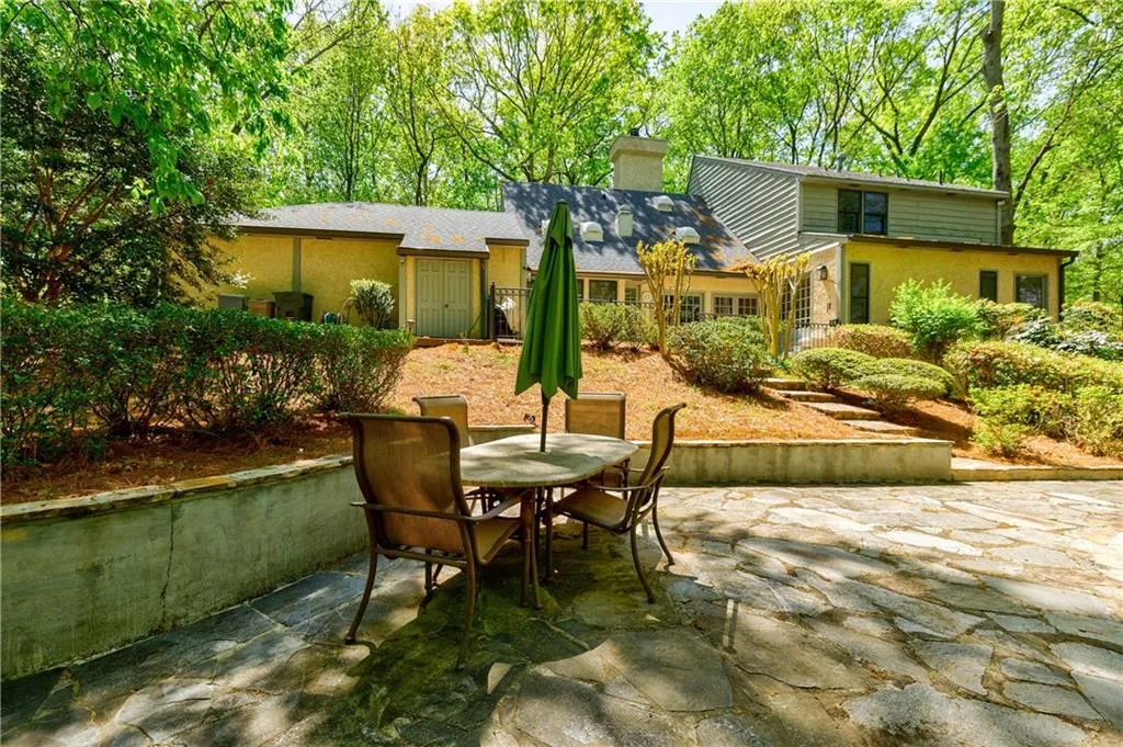 1605 Saddle Ridge Way, Sandy Springs, Georgia 30350, 5 Bedrooms Bedrooms, ,4 BathroomsBathrooms,Residential,Sold,1605 Saddle Ridge Way,7036699