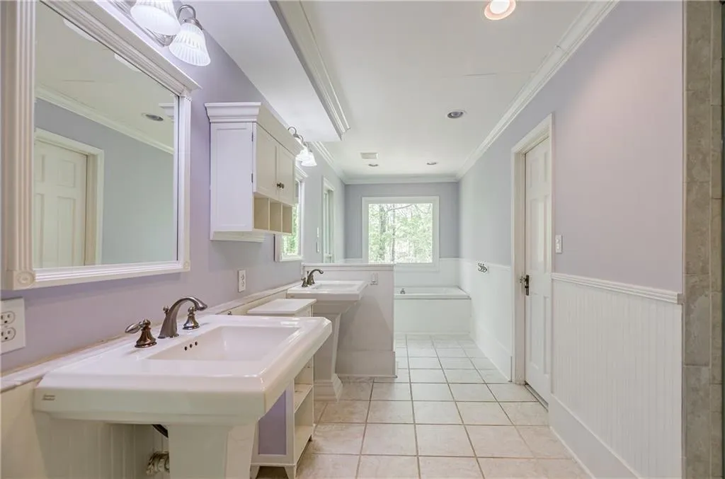 1605 Saddle Ridge Way, Sandy Springs, Georgia 30350, 5 Bedrooms Bedrooms, ,4 BathroomsBathrooms,Residential,Sold,1605 Saddle Ridge Way,7036699