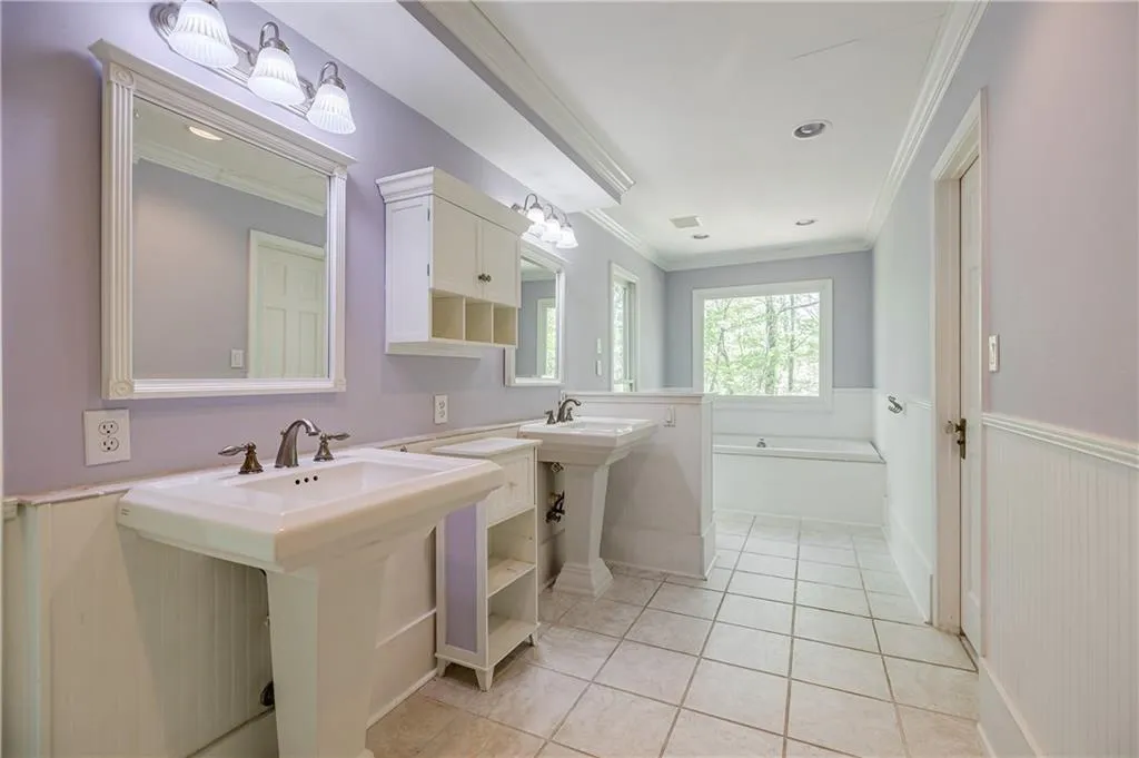 1605 Saddle Ridge Way, Sandy Springs, Georgia 30350, 5 Bedrooms Bedrooms, ,4 BathroomsBathrooms,Residential,Sold,1605 Saddle Ridge Way,7036699