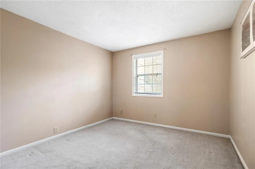 6900 Roswell Road Unit D2, Sandy Springs, Georgia 30328, 3 Bedrooms Bedrooms, ,2 BathroomsBathrooms,Residential,Sold,6900 Roswell Road Unit D2,7029579