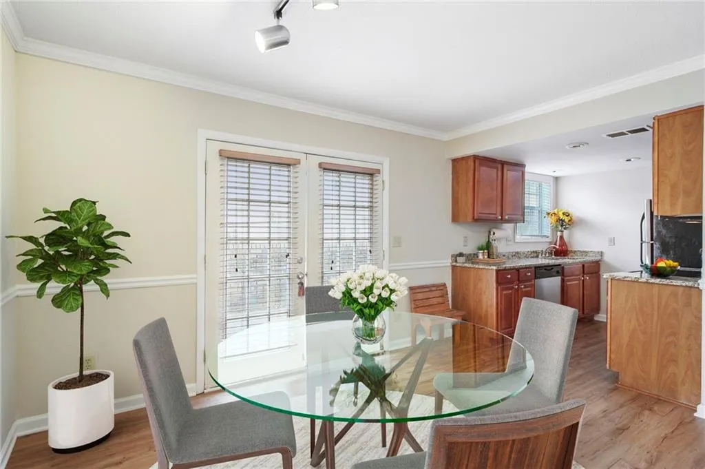 6900 Roswell Road Unit D2, Sandy Springs, Georgia 30328, 3 Bedrooms Bedrooms, ,2 BathroomsBathrooms,Residential,Sold,6900 Roswell Road Unit D2,7029579