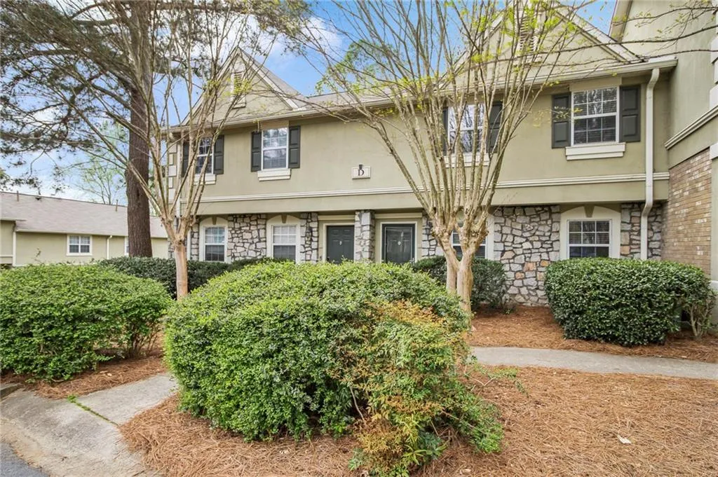 6900 Roswell Road Unit D2, Sandy Springs, Georgia 30328, 3 Bedrooms Bedrooms, ,2 BathroomsBathrooms,Residential,Sold,6900 Roswell Road Unit D2,7029579