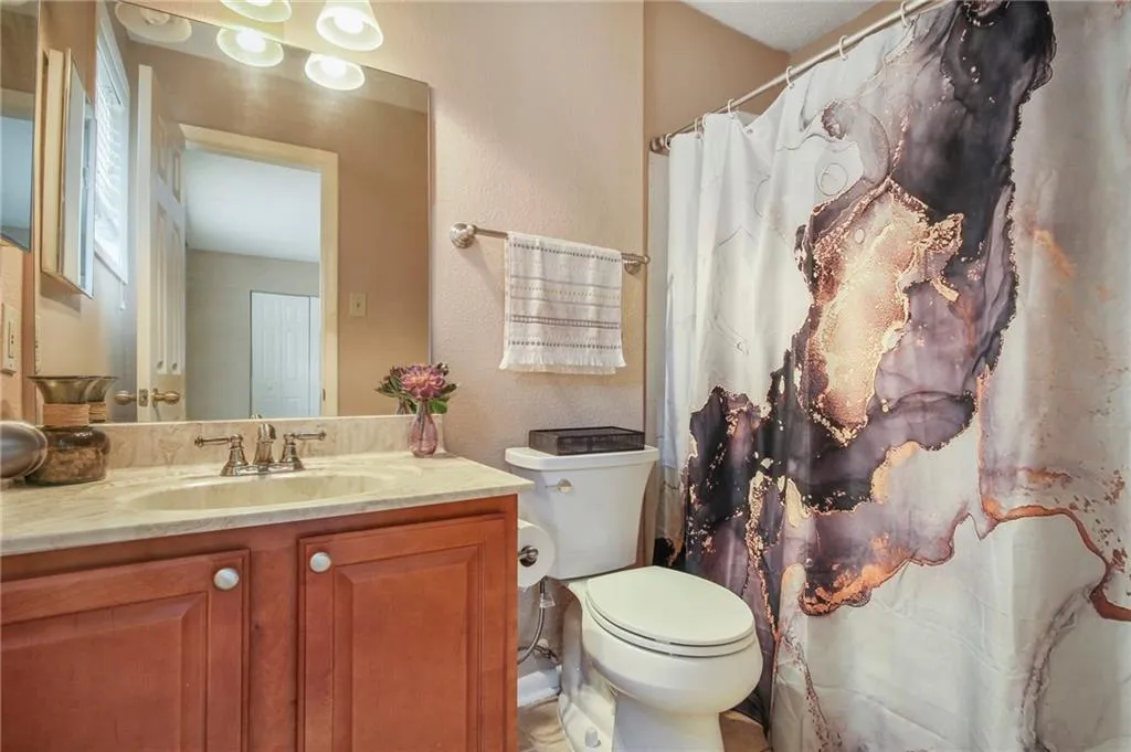 6900 Roswell Road Unit D2, Sandy Springs, Georgia 30328, 3 Bedrooms Bedrooms, ,2 BathroomsBathrooms,Residential,Sold,6900 Roswell Road Unit D2,7029579