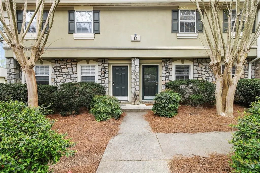 6900 Roswell Road Unit D2, Sandy Springs, Georgia 30328, 3 Bedrooms Bedrooms, ,2 BathroomsBathrooms,Residential,Sold,6900 Roswell Road Unit D2,7029579