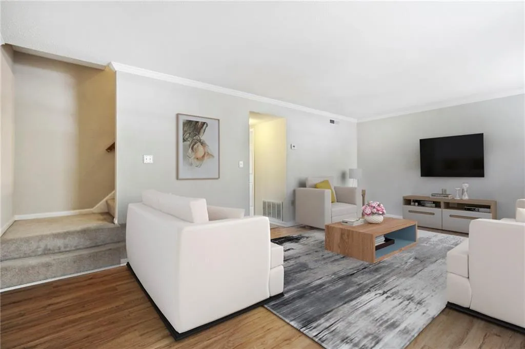 6900 Roswell Road Unit D2, Sandy Springs, Georgia 30328, 3 Bedrooms Bedrooms, ,2 BathroomsBathrooms,Residential,Sold,6900 Roswell Road Unit D2,7029579