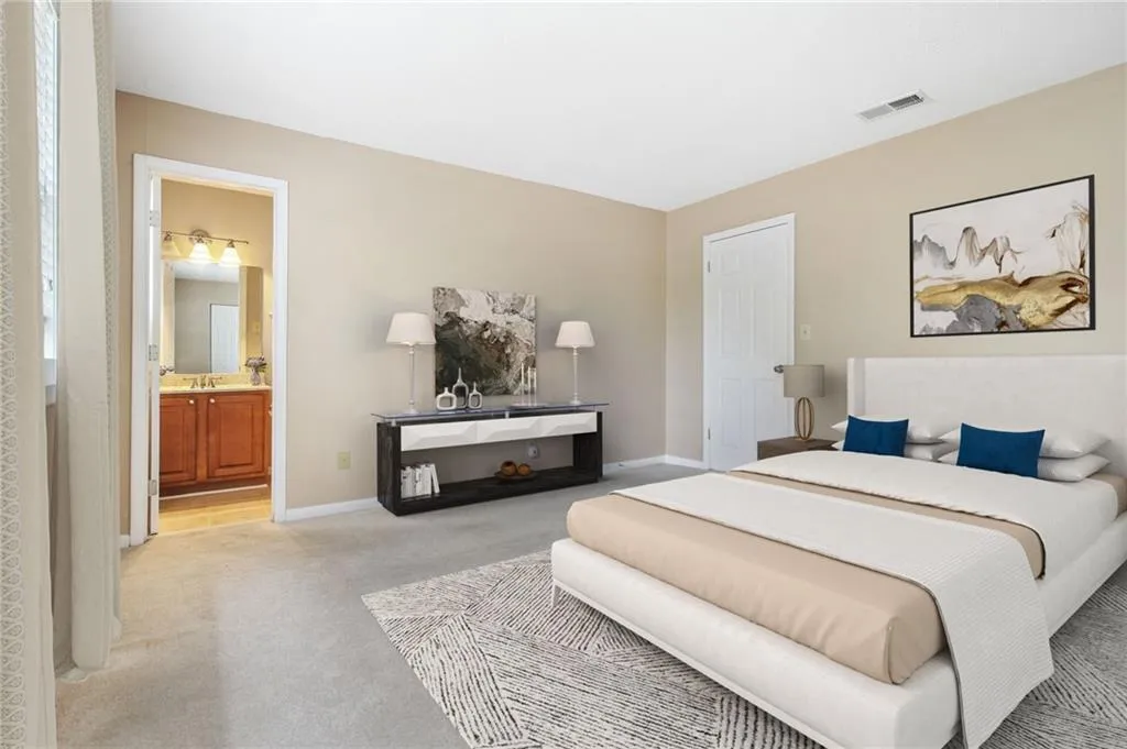 6900 Roswell Road Unit D2, Sandy Springs, Georgia 30328, 3 Bedrooms Bedrooms, ,2 BathroomsBathrooms,Residential,Sold,6900 Roswell Road Unit D2,7029579