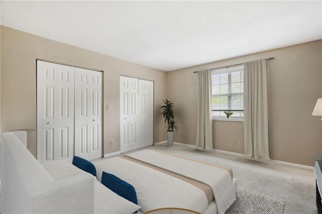 6900 Roswell Road Unit D2, Sandy Springs, Georgia 30328, 3 Bedrooms Bedrooms, ,2 BathroomsBathrooms,Residential,Sold,6900 Roswell Road Unit D2,7029579