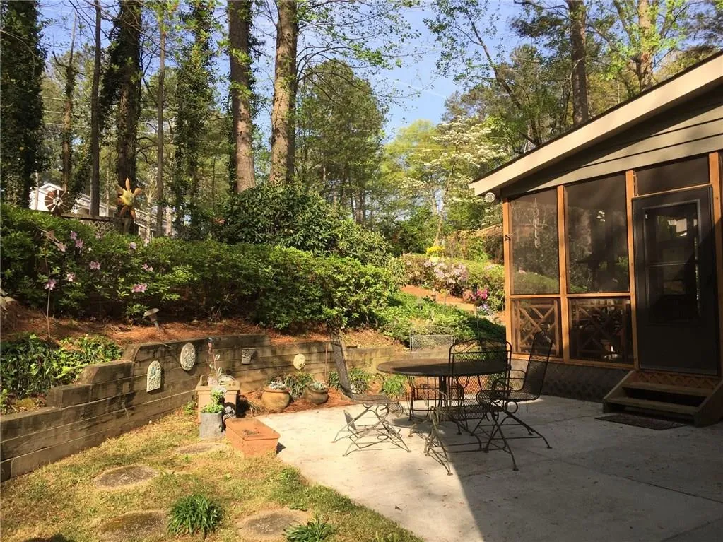 95 Messina Way, Sandy Springs, Georgia 30328, 5 Bedrooms Bedrooms, ,3 BathroomsBathrooms,Residential,Sold,95 Messina Way,5996062