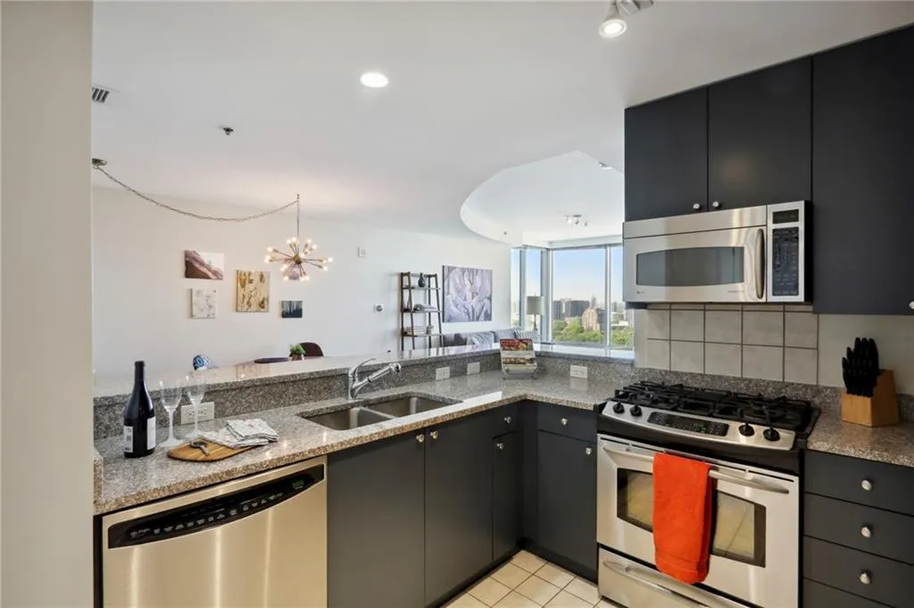 3338 Peachtree Road Unit 2708, Atlanta, Georgia 30326, 1 Bedroom Bedrooms, ,1 BathroomBathrooms,Residential,Sold,3338 Peachtree Road Unit 2708,7200916