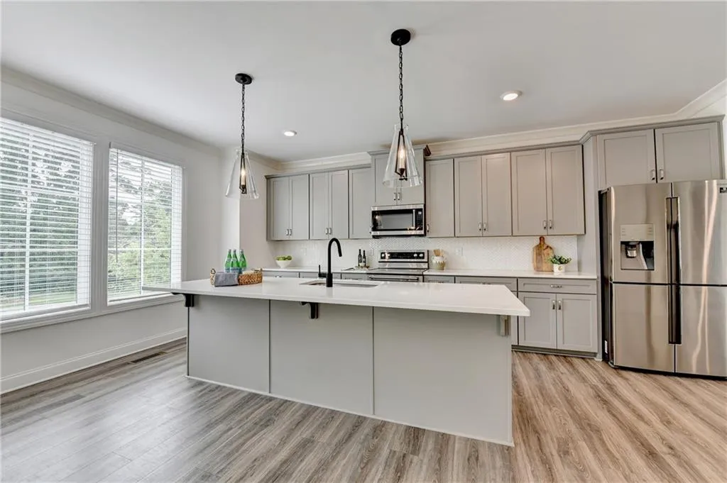 6892 Roswell Road, Atlanta, Georgia 30328, 4 Bedrooms Bedrooms, ,3 BathroomsBathrooms,Residential,For Sale,6892 Roswell Road,7627608