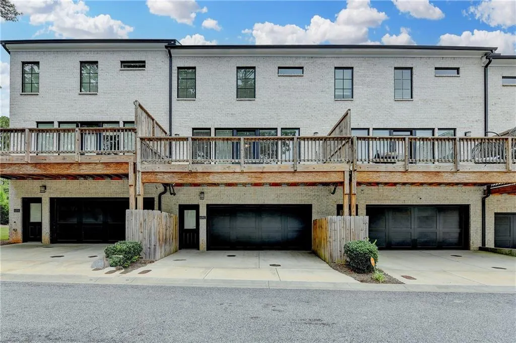 6892 Roswell Road, Atlanta, Georgia 30328, 4 Bedrooms Bedrooms, ,3 BathroomsBathrooms,Residential,For Sale,6892 Roswell Road,7627608