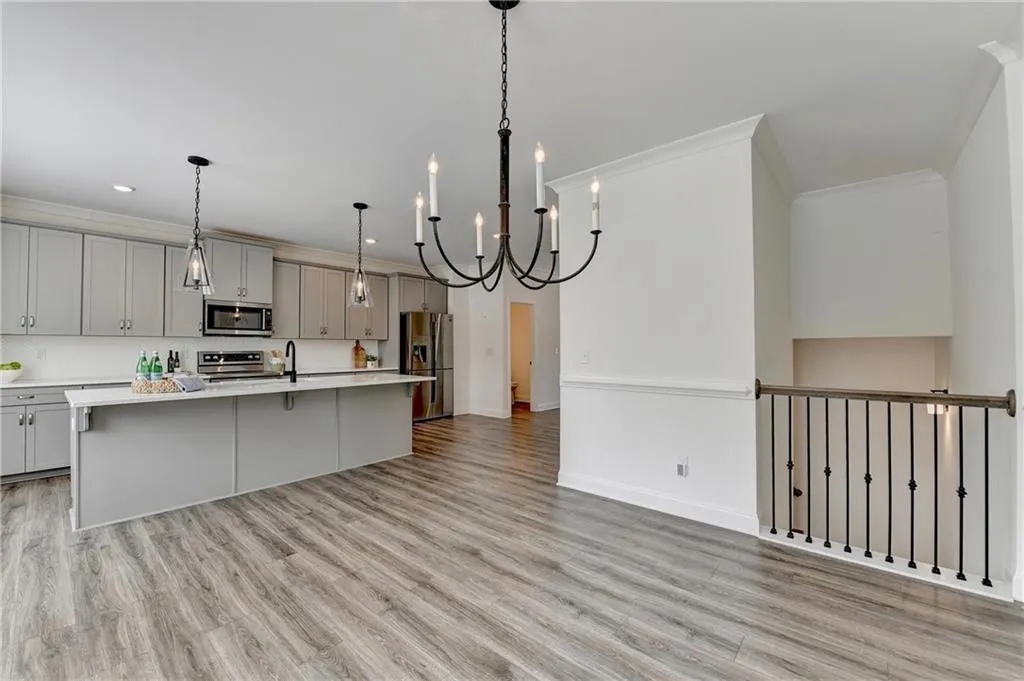 6892 Roswell Road, Atlanta, Georgia 30328, 4 Bedrooms Bedrooms, ,3 BathroomsBathrooms,Residential,For Sale,6892 Roswell Road,7627608