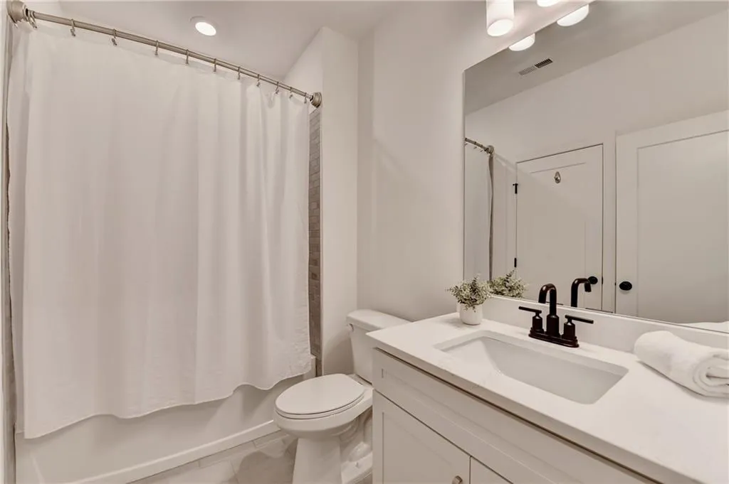 6892 Roswell Road, Atlanta, Georgia 30328, 4 Bedrooms Bedrooms, ,3 BathroomsBathrooms,Residential,For Sale,6892 Roswell Road,7627608
