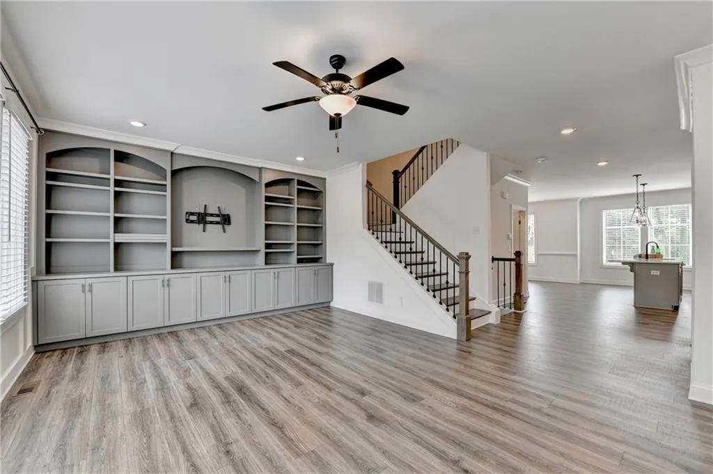 6892 Roswell Road, Atlanta, Georgia 30328, 4 Bedrooms Bedrooms, ,3 BathroomsBathrooms,Residential,For Sale,6892 Roswell Road,7627608