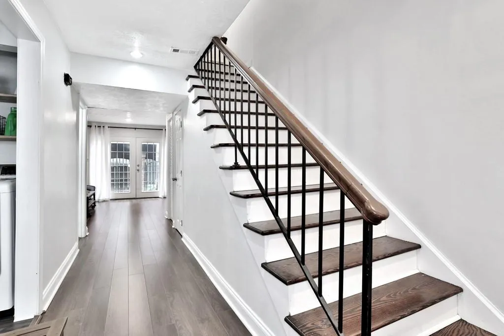 6980 Roswell Road Ne Unit M3, Sandy Springs, Georgia 30328, 3 Bedrooms Bedrooms, ,2 BathroomsBathrooms,Residential,Sold,6980 Roswell Road Ne Unit M3,6825747