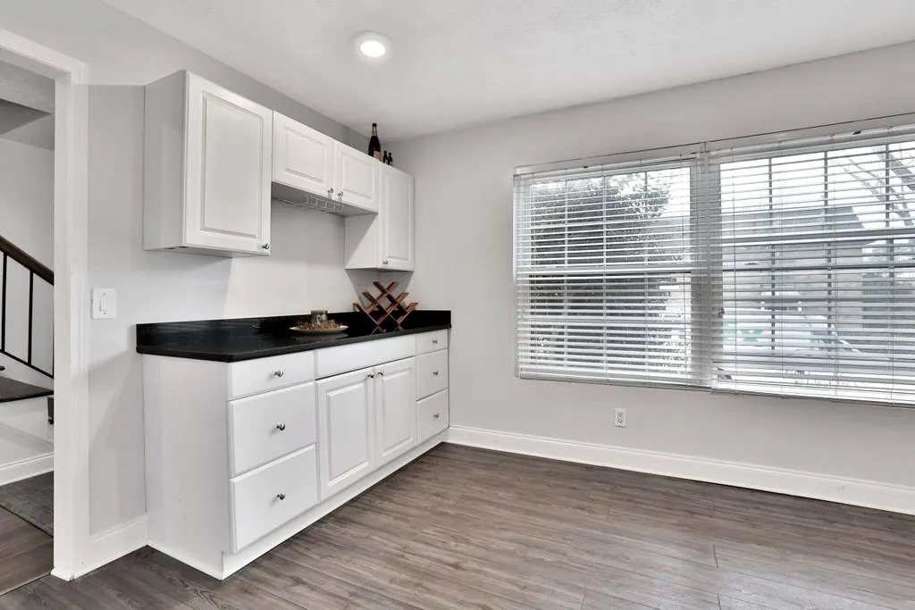 6980 Roswell Road Ne Unit M3, Sandy Springs, Georgia 30328, 3 Bedrooms Bedrooms, ,2 BathroomsBathrooms,Residential,Sold,6980 Roswell Road Ne Unit M3,6825747