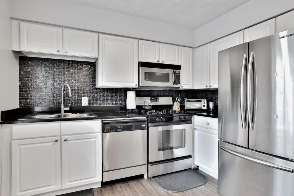 6980 Roswell Road Ne Unit M3, Sandy Springs, Georgia 30328, 3 Bedrooms Bedrooms, ,2 BathroomsBathrooms,Residential,Sold,6980 Roswell Road Ne Unit M3,6825747