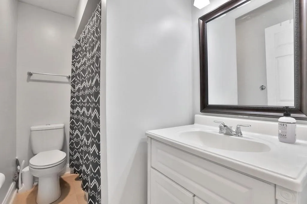 6980 Roswell Road Ne Unit M3, Sandy Springs, Georgia 30328, 3 Bedrooms Bedrooms, ,2 BathroomsBathrooms,Residential,Sold,6980 Roswell Road Ne Unit M3,6825747