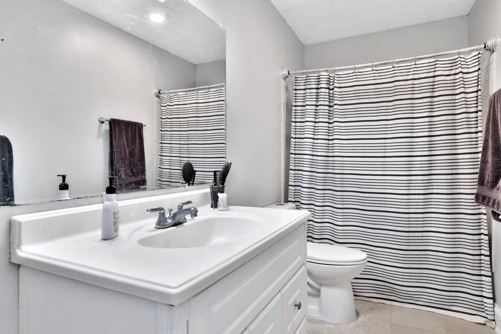 6980 Roswell Road Ne Unit M3, Sandy Springs, Georgia 30328, 3 Bedrooms Bedrooms, ,2 BathroomsBathrooms,Residential,Sold,6980 Roswell Road Ne Unit M3,6825747