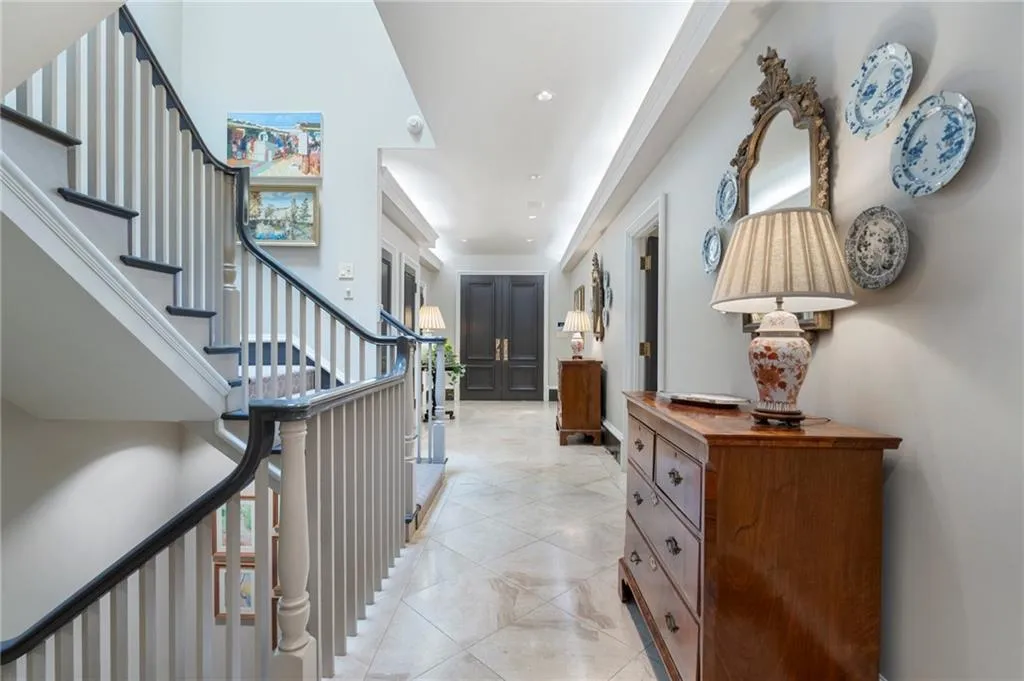 2525 Peachtree Road Unit 28, Atlanta, Georgia 30305, 3 Bedrooms Bedrooms, ,2 BathroomsBathrooms,Residential,For Sale,2525 Peachtree Road Unit 28,7618872