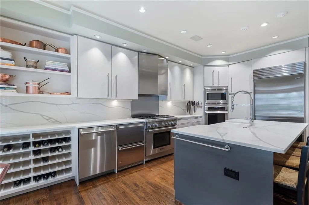 2525 Peachtree Road Unit 28, Atlanta, Georgia 30305, 3 Bedrooms Bedrooms, ,2 BathroomsBathrooms,Residential,For Sale,2525 Peachtree Road Unit 28,7618872