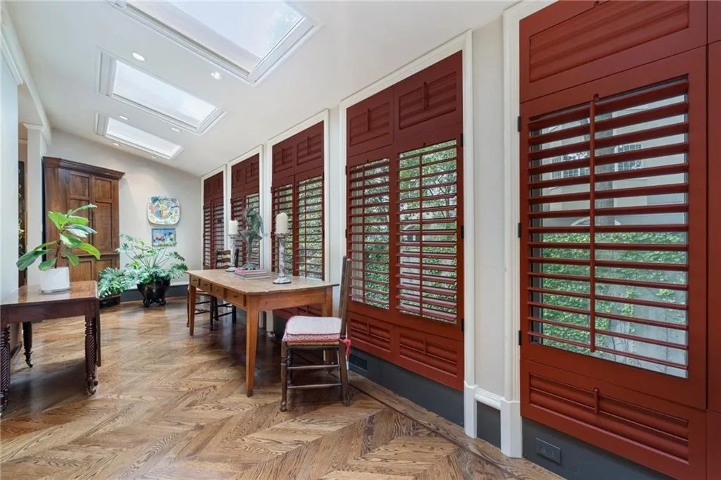 2525 Peachtree Road Unit 28, Atlanta, Georgia 30305, 3 Bedrooms Bedrooms, ,2 BathroomsBathrooms,Residential,For Sale,2525 Peachtree Road Unit 28,7618872