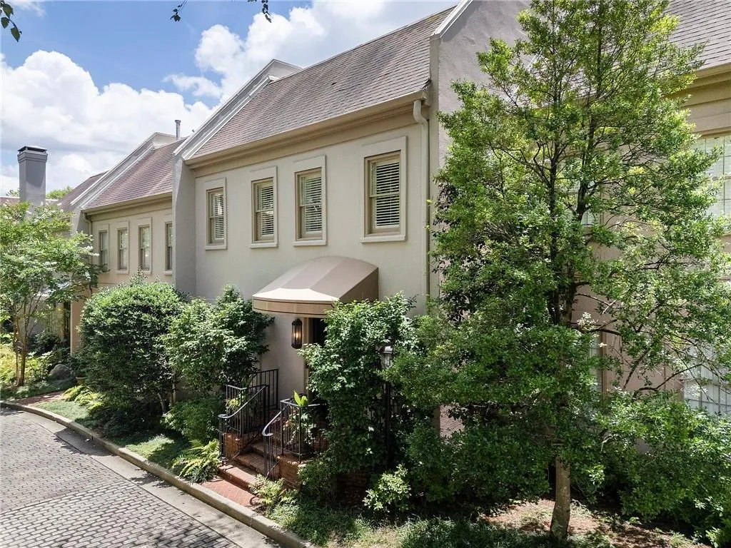 2525 Peachtree Road Unit 28, Atlanta, Georgia 30305, 3 Bedrooms Bedrooms, ,2 BathroomsBathrooms,Residential,For Sale,2525 Peachtree Road Unit 28,7618872